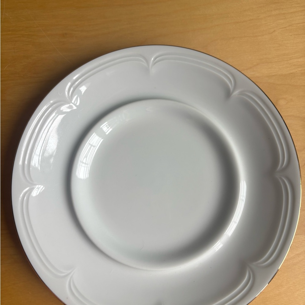 Classic White Ceramic Dinner Plate with Sculpted Rim